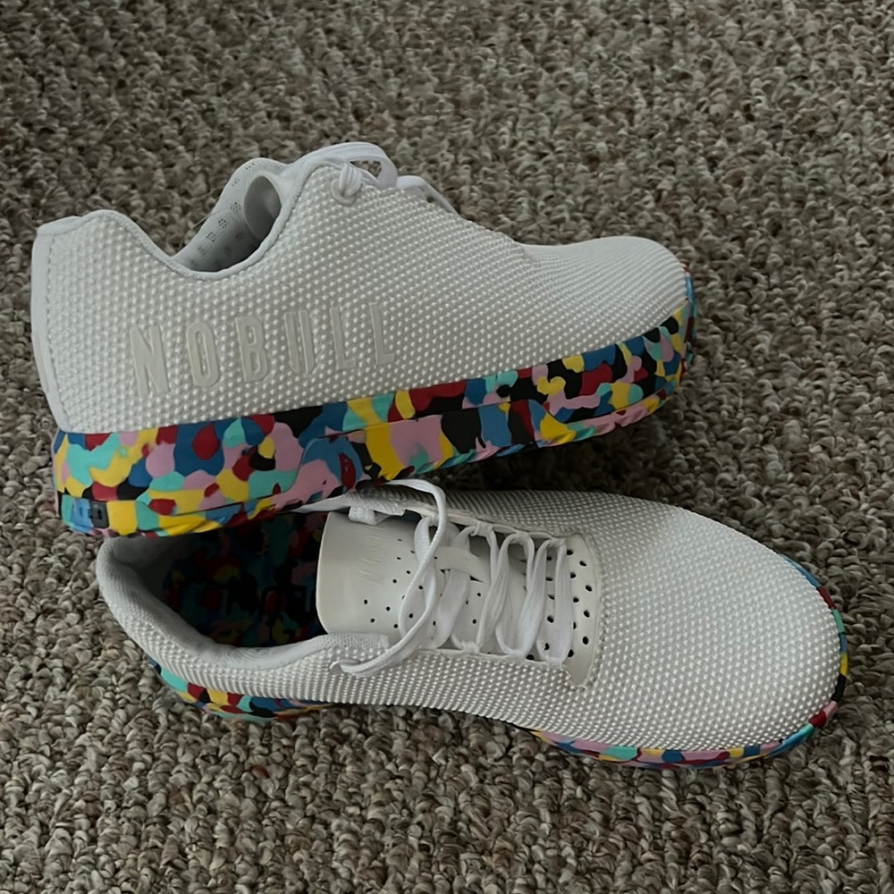 NOBULL WOMEN SZ 9 TRAINERS NEW